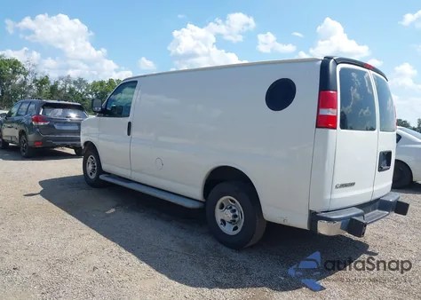 2019 Chevrolet Express 2500 Work Van z USA, uszkodzony, nr VIN 1GCWGAFG3K1309393